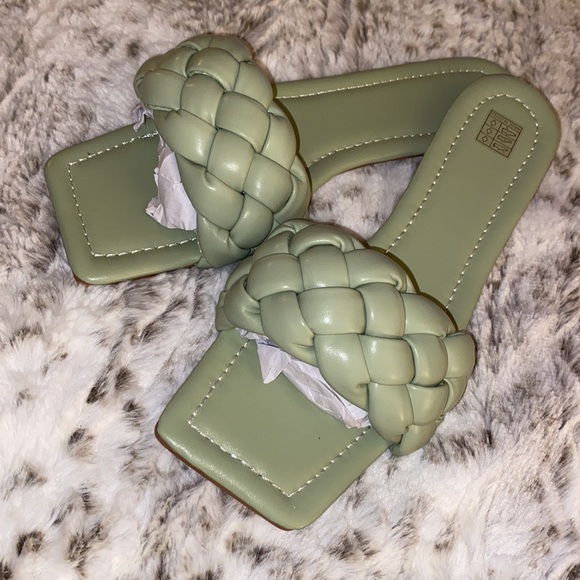 ❗️SOLD❗️
🤎BRAIDED SANDLES🤎💚 - Picture 2 of 5
